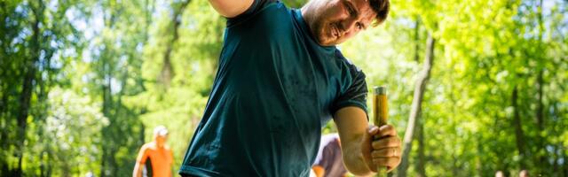 Parim palkmajaehitaja tegi perfektse nurgatapi tavalisest kolm korda kiiremini