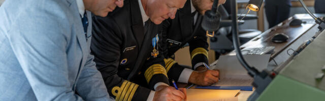 Pärnu linnast sai mereväe suurima laeva sõpruslinn