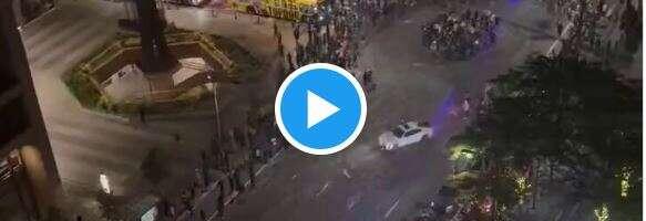 Vaata: Märatsev rahvajõuk ründab sel nädalavahetusel ühe tosina ebaseadusliku autokohtumise ajal Cruiseris Philly politseinikku