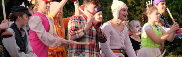 PIIRANG PEAL | Hiiumaa Gümnaasium piiras rebaste ristimist