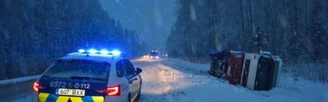 Transpordiamet hoiatab! Tihe lumesadu ja jäävihm muudavad teeolud väga keeruliseks