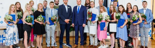 Regionaalminister tänas ja tunnustas maamajanduse ning merenduse erialade parimaid koolilõpetajaid