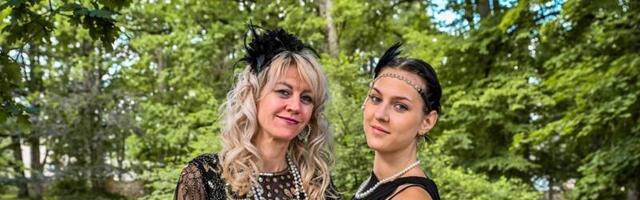 FOTOD | Uhked kübarad ja kleidid! Olustvere mõisas peeti glamuurset 1920–1930. aastate stiilis pidu
