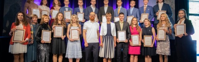 FOTOD | President Kaljulaid jagas laiali Noore õpetlase stipendiume