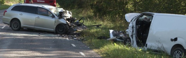 Reporter: Valgamaal toimunud kahe auto kokkupõrkes kaotasid elu mõlemad juhid