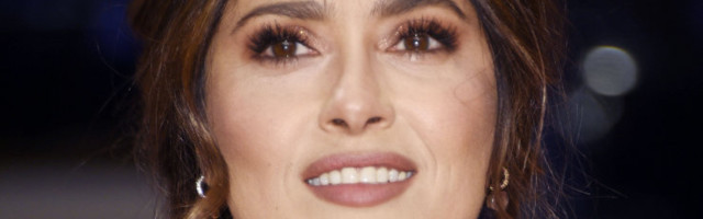 KUUMAD KLÕPSUD | Salma Hayek jagab endast lummavalt suviseid pilte: mine vooluga kaasa