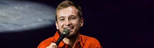 INTIIMNE KAADER: ARI MATTI MUSTONEN avaldas pildi, kus poseerib aadamaülikonnas