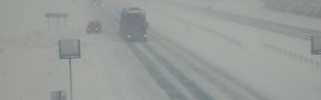 Transpordiamet kehtestas Saare-, Pärnu-, Hiiu-, Lääne-, Rapla- ja Lääne-Harjumaa riigiteedel raskete ilmaolude tõttu erilise hoolderežiimi rohke lumesaju tõttu