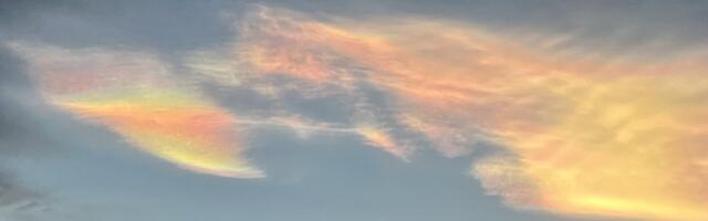 FOTOD | Märtsis enneolematu taevas: Läänemaal ilmusid haruldased pärlmutterpilved!