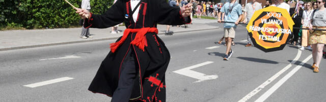 VILJANDI XXXII PÄRIMUSMUUSIKA FESTIVAL ALGAS TRADITSIOONILISE RONGKÄIGUGA