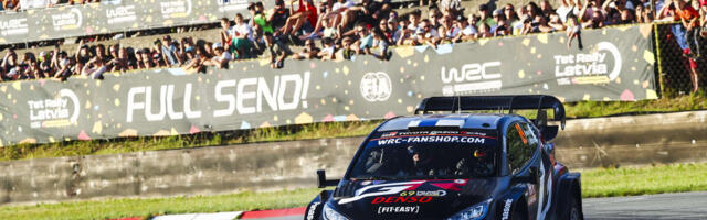 Läti MM-rallit juhib esimese katse järel Rovanperä, rehvivalikuga alt läinud Tänak seitsmes