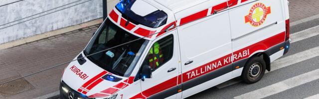 Päev liikluses_ veok sõitis rongile ette, noor tõukerattur sõitis otsa eakale jalakäijale