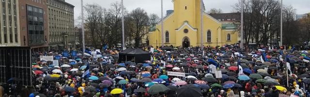 Vihmast hoolimata kogunesid tuhanded Eesti inimesed Vabaduse väljakule vabadust kaitsma