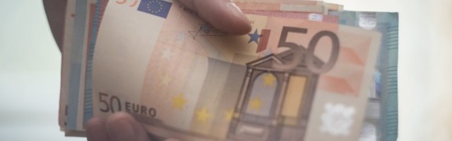 Tuhanded lapsevanemaid said teate perehüvitise maksmise peatamisest