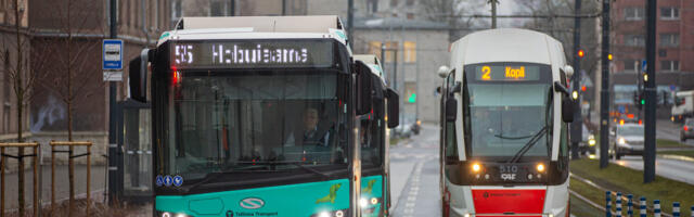 Lõputu jant: ühistranspordi elektroonilised süsteemid tõrguvad, linn trahvis lepingupartnerit