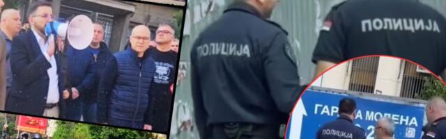 NOVOSAĐANI USTALI PROTIV TERORA! Policajci zbog blokadera brutalno postupili prema starijem čoveku - Vučević, Gojković i Mićin zajedno sa narodom (VIDEO)
