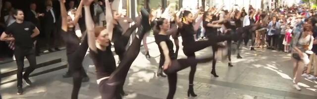 Pariisi kabaree tantsijad pole rahul, et legendaarne Lido kinni pannakse