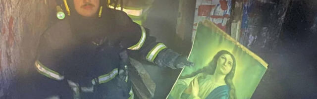 OVA IKONA OSTALA JE NETAKNUTA, A KUĆA SKORO POTPUNO IZGORELA Hrabri srpski vatrogasci svedočili neobičnom otrkiću