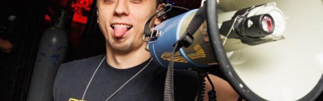 Ollie tarbib enne lavale minekut tugevat ergutit. „See on rituaaliks saanud!“