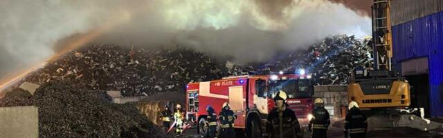 Paldiskis põleb metallijäätmete kogumispunkt