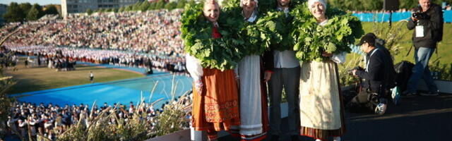 Galerii: meeleolukad hetked tantsupeo "Iseoma" kolmandalt etenduselt