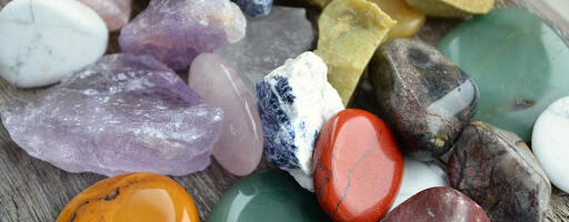 Loe millised kristallid sobivad tähemärkidele ja mida tasuks kanda ja mida neile kinkida.