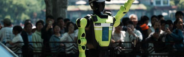 Robokap na ulicama Kine: Počeli da regulišu saobraćaj na raskrsnicama u Hangdžou (VIDEO)