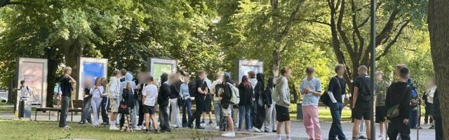 Räuskavad ja joovad noored. Korravalvurid on suve jooksul Tammsaare pargis registreerinud 85 rikkumist