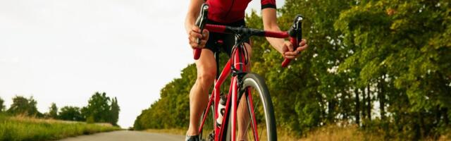 LUGEJA KÜSIB | Kas võin maanteel laiutavale jalgratturile politsei kutsuda?