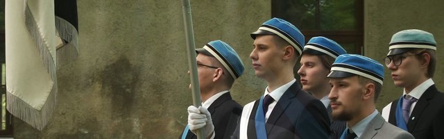 Reporter: 137 aastat tagasi õnnistati sini-must-valge lipp Otepää kirikus