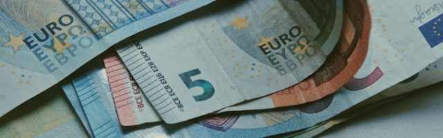 Kas töötajat võib mõjutada vaktsineerima lisa- või tulemustasust ilmajätmisega?