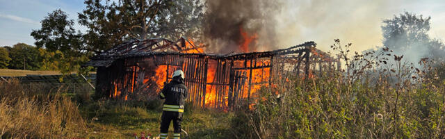 PILDID: Mulgi vallas põles puukuur