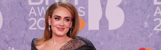 Adele avaldas oma kauni figuuri saladuse_ puhkepäevi on lauljataril nädalas vaid üks