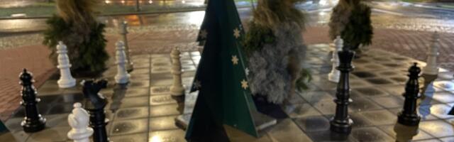 Pärnu kesklinna ringristmikule pandi Paul Kerese võidumalendid