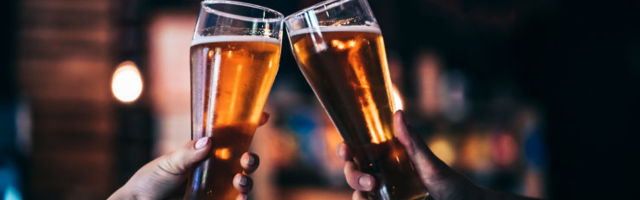 Noore ema pihtimus: kohe, kui suvi kätte jõuab, hakkab mees ringi tõmbama