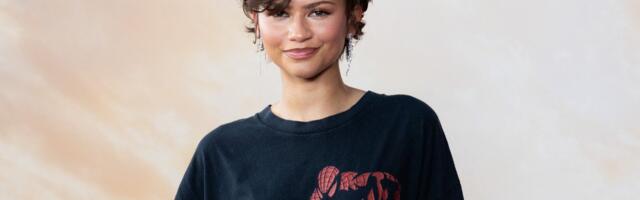 VIDEO JA FOTO | Julge valik! Näitlejatar Zendaya ilmus punasele vaibale vaid T-särgi väel