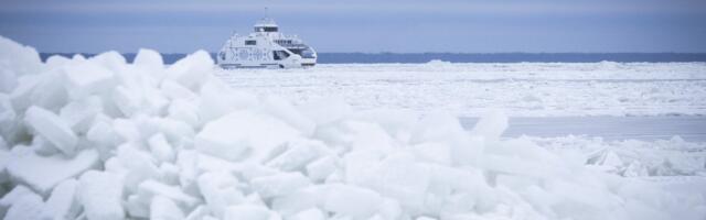 VIDEO | Praam surub end läbi jäärünkade. Rasked olud seiskasid Hiiumaa-Saaremaa laevaliikluse