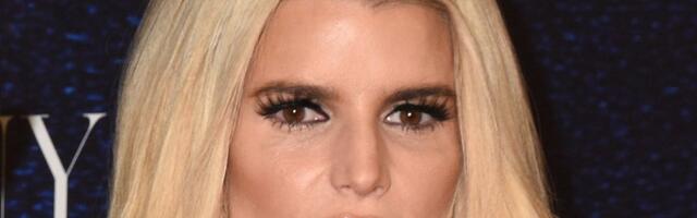 KUUMAD KLÕPSUD | Jessica Simpson tervitas 45. eluaastat läbipaistvas kleidis