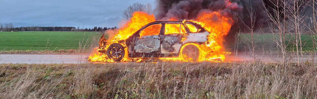 Põltsamaa vallas süttis sõidu ajal BMW