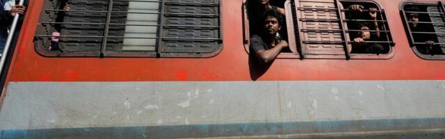 Indias hukkus kokkupõrkes reisirongiga seitse elevanti