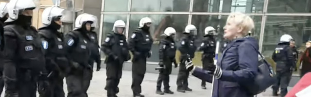 Helsingi politsei ajas laiali piirangute-vastase meeleavalduse (lisatud video)