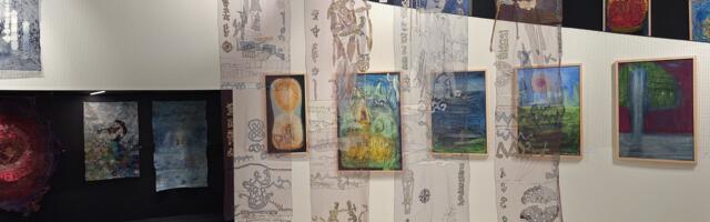 GALERII: näitus “Heliseva valguse kirjad” Artiumi Tünnigaleriis