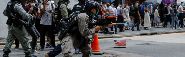 Hongkongis protestiti Hiina hümni solvamise vastase eelnõu vastu, politsei kasutas piprakuule