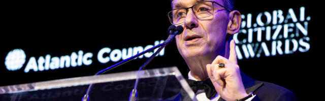 Pfizeri direktori hinnangul peaks Donald Trump saama Covidi süstiainete eest Nobeli rahuauhinna