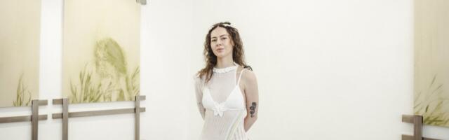 ARVUSTUS | Uks teise, pehmemasse reaalsusse. Marleen Suvi näitus on meditatiivne ja fredjüssilikult rahulik 