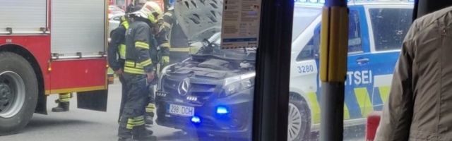 Tallinnas sattus liiklusõnnetusse alarmsõitu teinud politseiauto