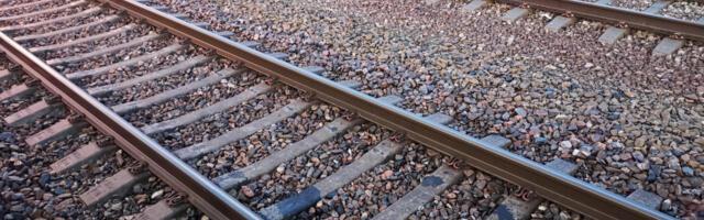 Rail Baltica Tallinn-Riia: aeg 1h 42 min; pilet 131 eurot (?) Lennuk Tallinn-Riia: aeg 50min; pilet 35 eurot