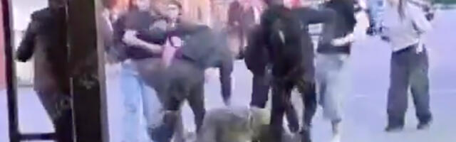 VIDEO: Ukraina noored peksid sõjaväelast NB! Nõrganärvilistele mittesoovitav