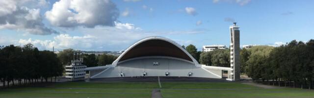 Eesti rahvusriigi katastroofini viinud võimupoliitikud “õitsevad” nüüd mõnitavalt laulu- ja tantsupeol