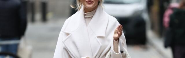 Zimski glam bez mrvice crne: Ovako all–white nosi Ešli Roberts u Londonu